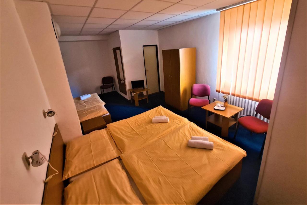 Penzion Olympia Banská Bystrica Eksteriør bilde